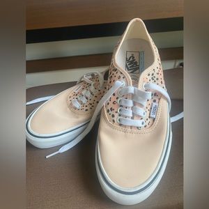 Brand New VANS Leila Hurst, Size 8.5, light pink